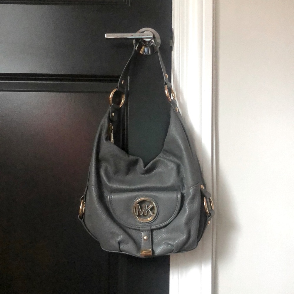Michael Kors stale grey hobo bag used in great condition